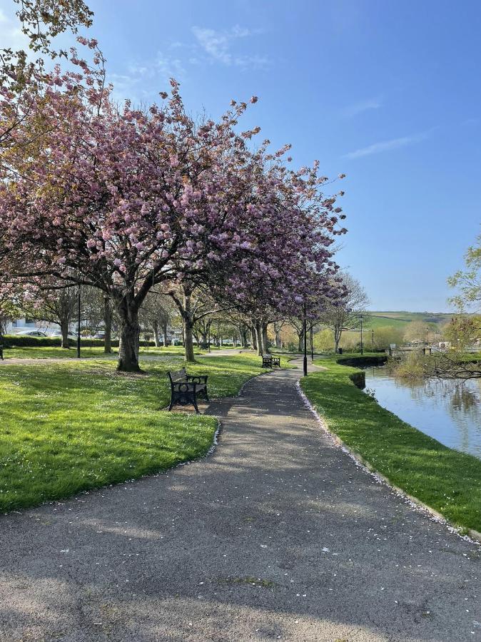 2 Chatsworth Riverscape Apartments - Peaceful Apartment In Great Location With Free Parking Overlooking The Gannel Just A Short Walk From Newquays Incredible Beaches And Local Amenities Ньюкі Екстер'єр фото